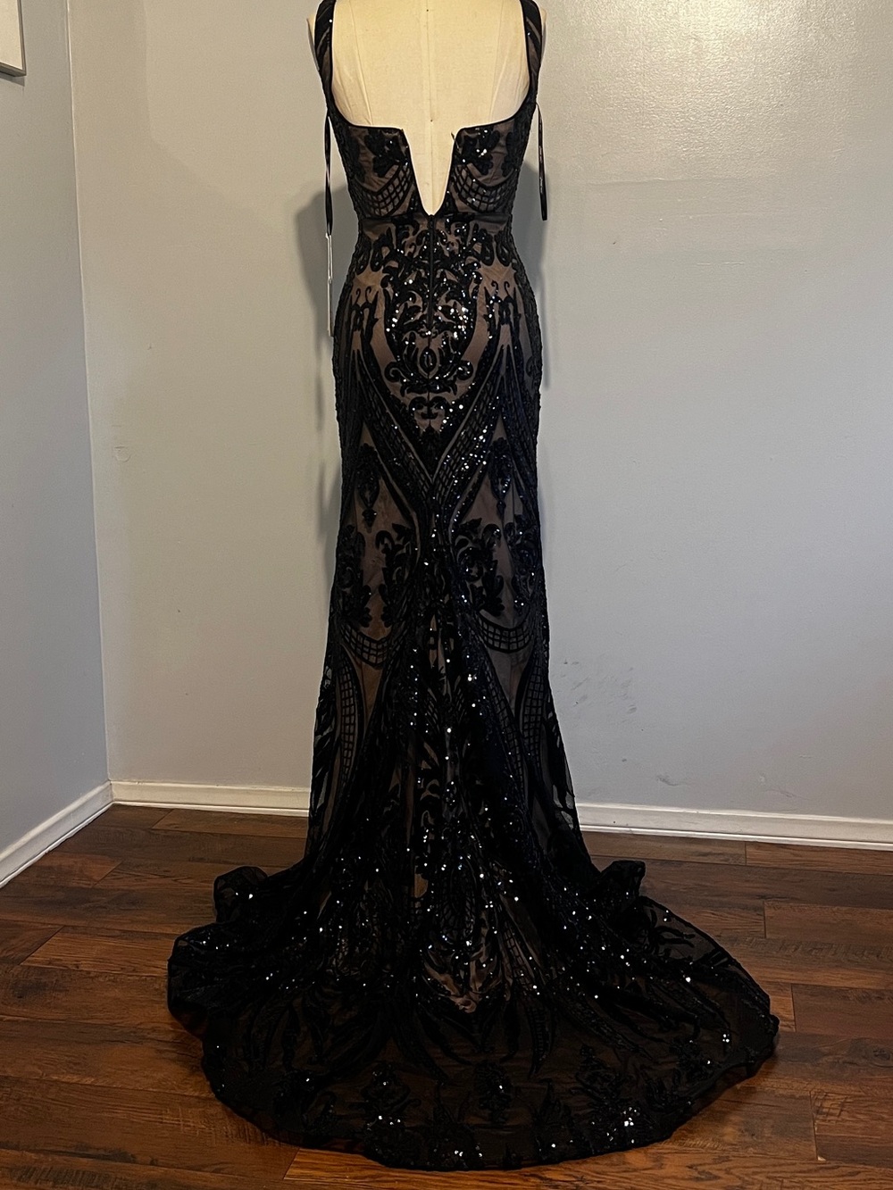 Black-Nude Embroidered Formal Wedding Gown - Sleeveless Evening Dress - Picture 5 of 7